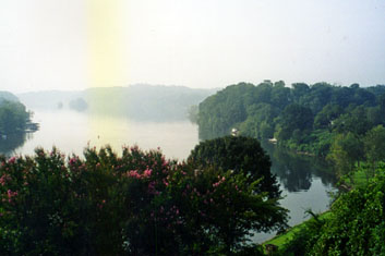 332994riverview1.jpg (52337 bytes)