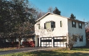 480390garage.jpg (78080 bytes)