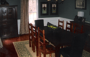 537945dining.JPG (59771 bytes)