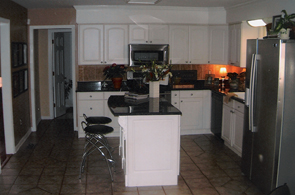 537945kitchens.JPG (57281 bytes)